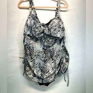 APT 9 MULTICOLORED GEOMETRIC PATTERN ONE PIECE SWIMSUIT W/BLACK BOTTOM SZ 18